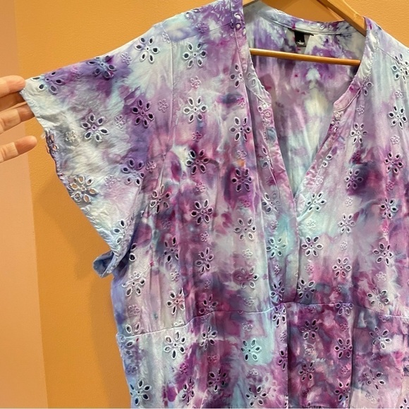 Tie dyed tunic blouse with embroidered eyelets blue purple galaxy plus 4X - Picture 2 of 10